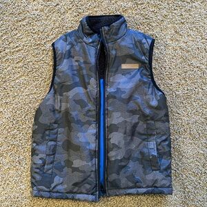 Convertible puffer vest camo/ blue size Large (10-12)